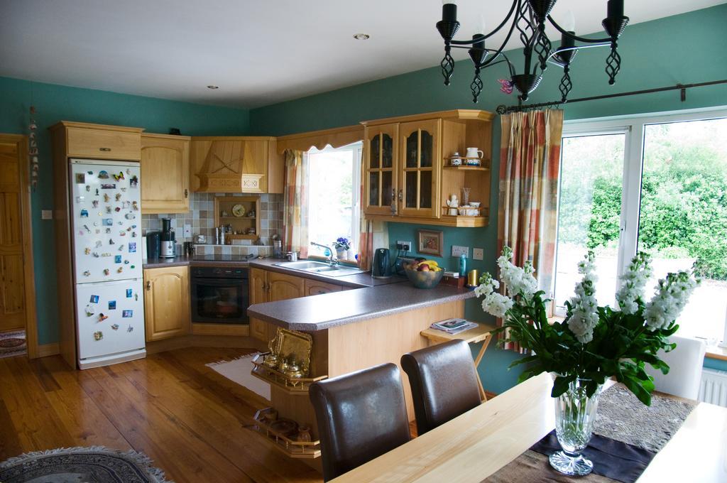 Lake Rise Holiday Home At Kilmaddaroe Carrick on Shannon Rum bild